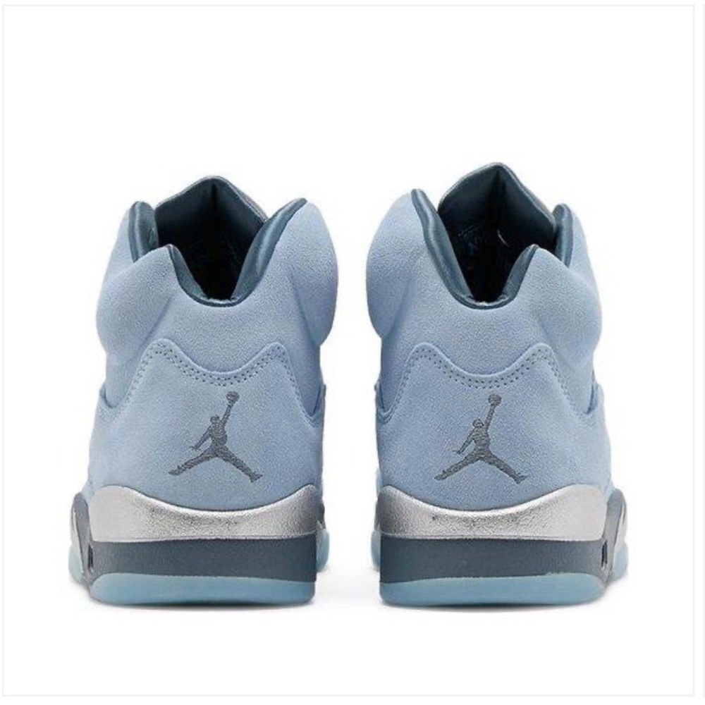 Jordan Men's Sky Blue and Silver Sneakers